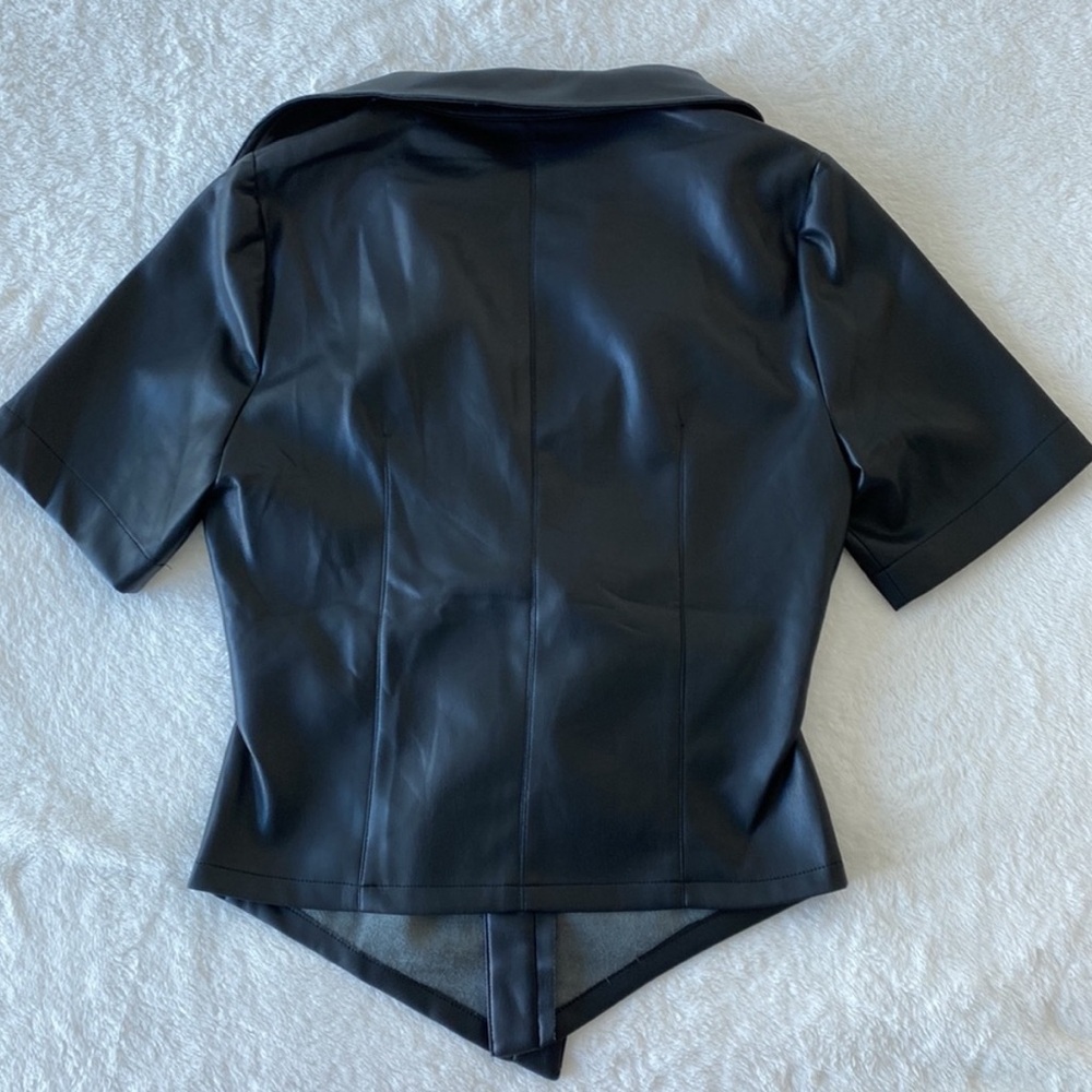 House of Harlow 1960 Black Button Down Fitted Top - Picture 3 of 5